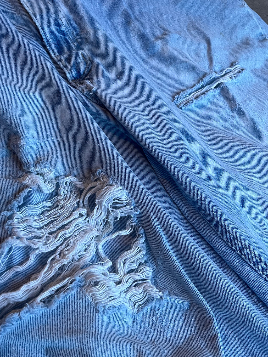 Light-wash Carhartt Jeans with rips and distressing- 44x32