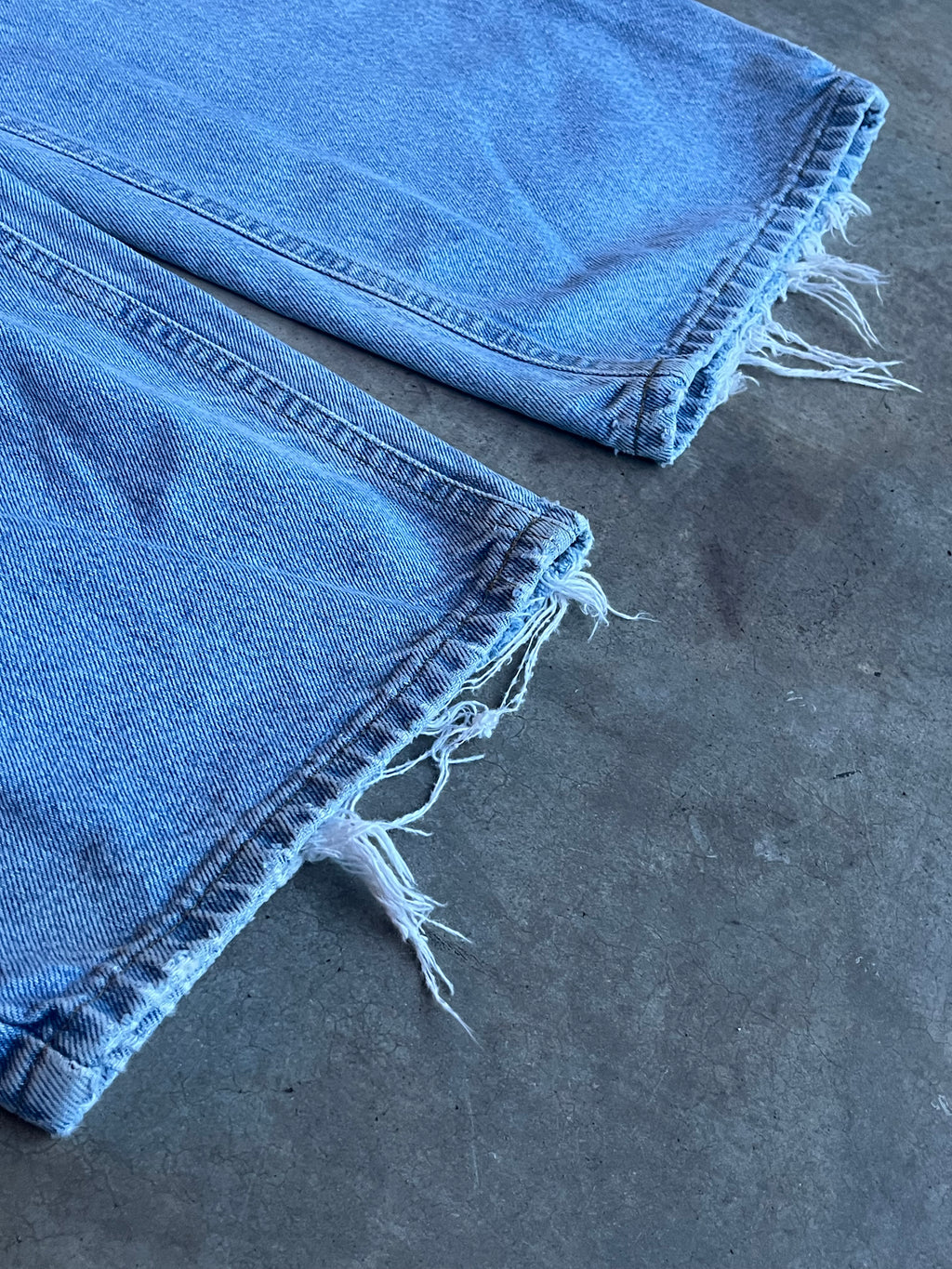 Light-wash Carhartt Jeans with rips and distressing- 44x32